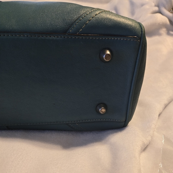 Coach Hampton Blue Leather Shoulder Bag with Gold Accents - Picture 9 of 13